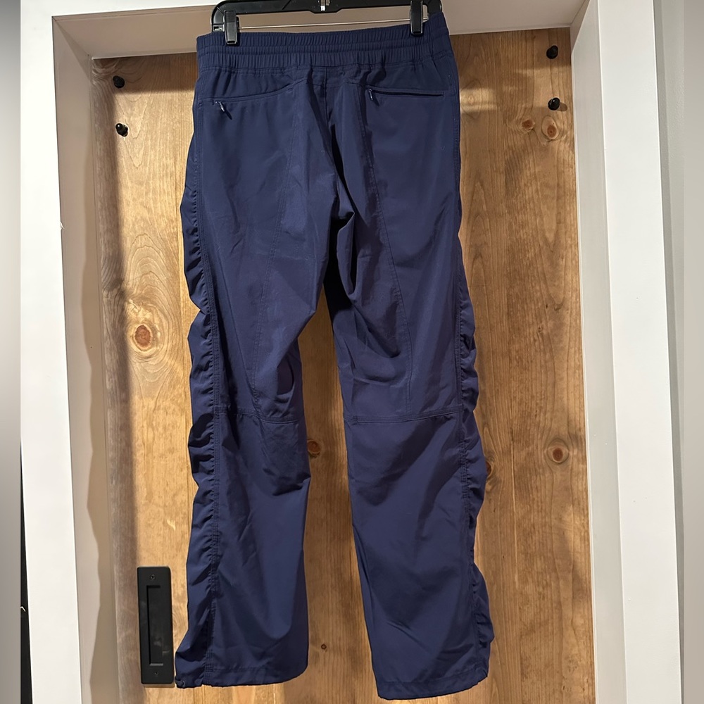 Athleta Navy straight leg sz 8 pant - Picture 3 of 4